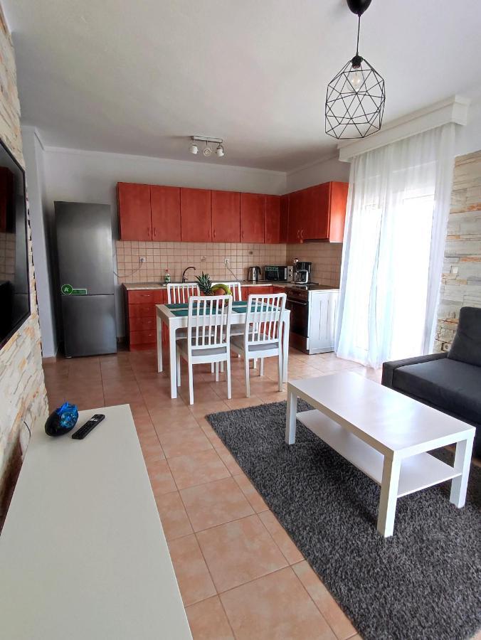 Sea Breeze Apartment *